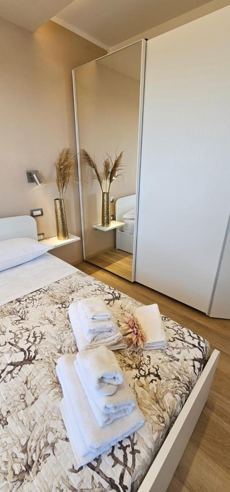 Happy Holiday Apartament Quartu SantʼElena Exterior foto